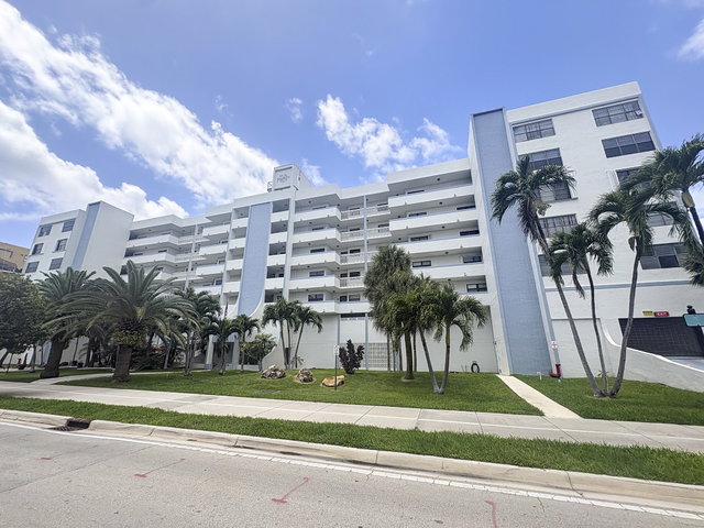 Eden Roc Condo photo 2